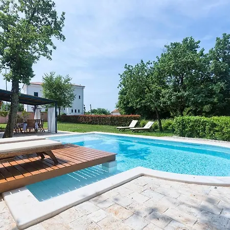 Vila Parun Villa *
